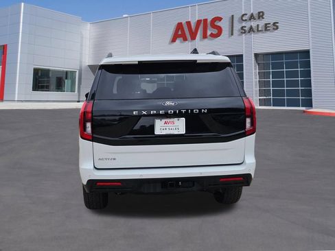 Used 2025 Ford Expedition Active AWD/4WD image 5