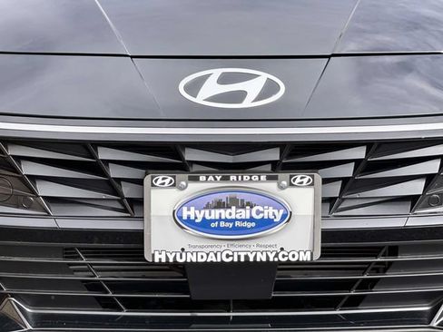 Used 2025 Hyundai Elantra SEL FWD image 12