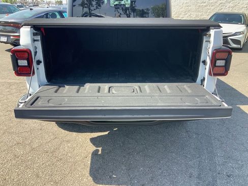 Certified 2020 Jeep Gladiator Rubicon w/ Dual Top Group image 8