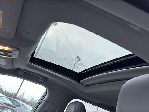 Used 2022 Toyota Highlander XLE image 10