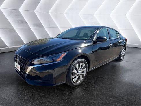 Used 2025 Nissan Altima 2.5 S image 3