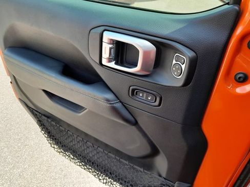 Used 2018 Jeep Wrangler Unlimited Sahara w/ Cold Weather Group AWD/4WD image 36