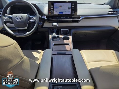 Used 2022 Toyota Sienna XLE FWD image 14