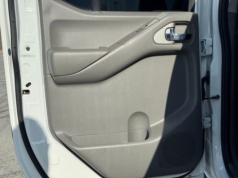 Used 2019 Nissan Frontier SV image 21