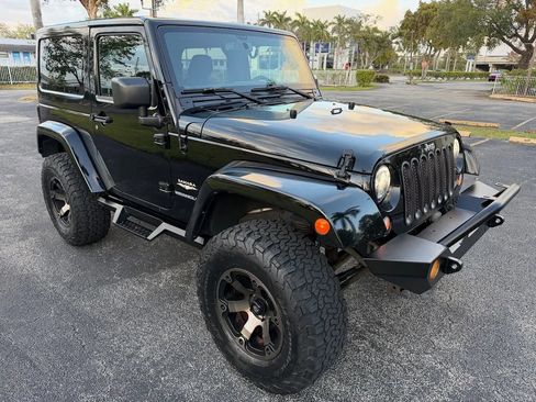 Used 2015 Jeep Wrangler Sahara w/ Connectivity Group image 2