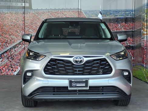 Certified 2024 Toyota Highlander LE image 3