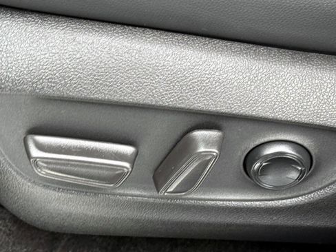 Used 2024 Toyota Highlander Platinum image 27