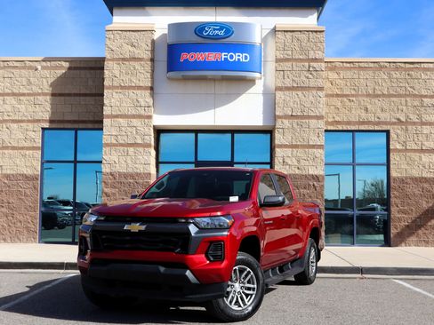 Used 2024 Chevrolet Colorado LT w/ Advanced Trailering Package image 2