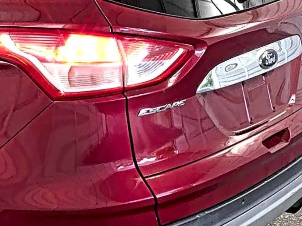 Used 2015 Ford Escape Titanium AWD/4WD image 9