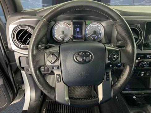 Used 2018 Toyota Tacoma TRD Off-Road w/ TRD Premium Off Road Package AWD/4WD image 30