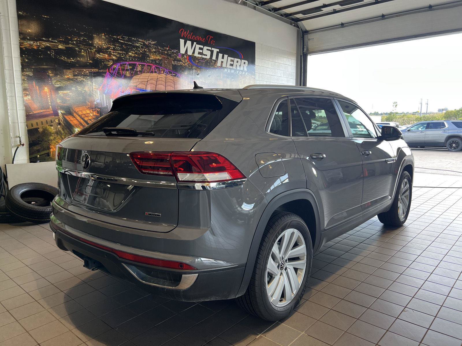 Used 2021 Volkswagen Atlas Cross Sport SE w/ Panoramic Sunroof Package AWD/4WD image 9