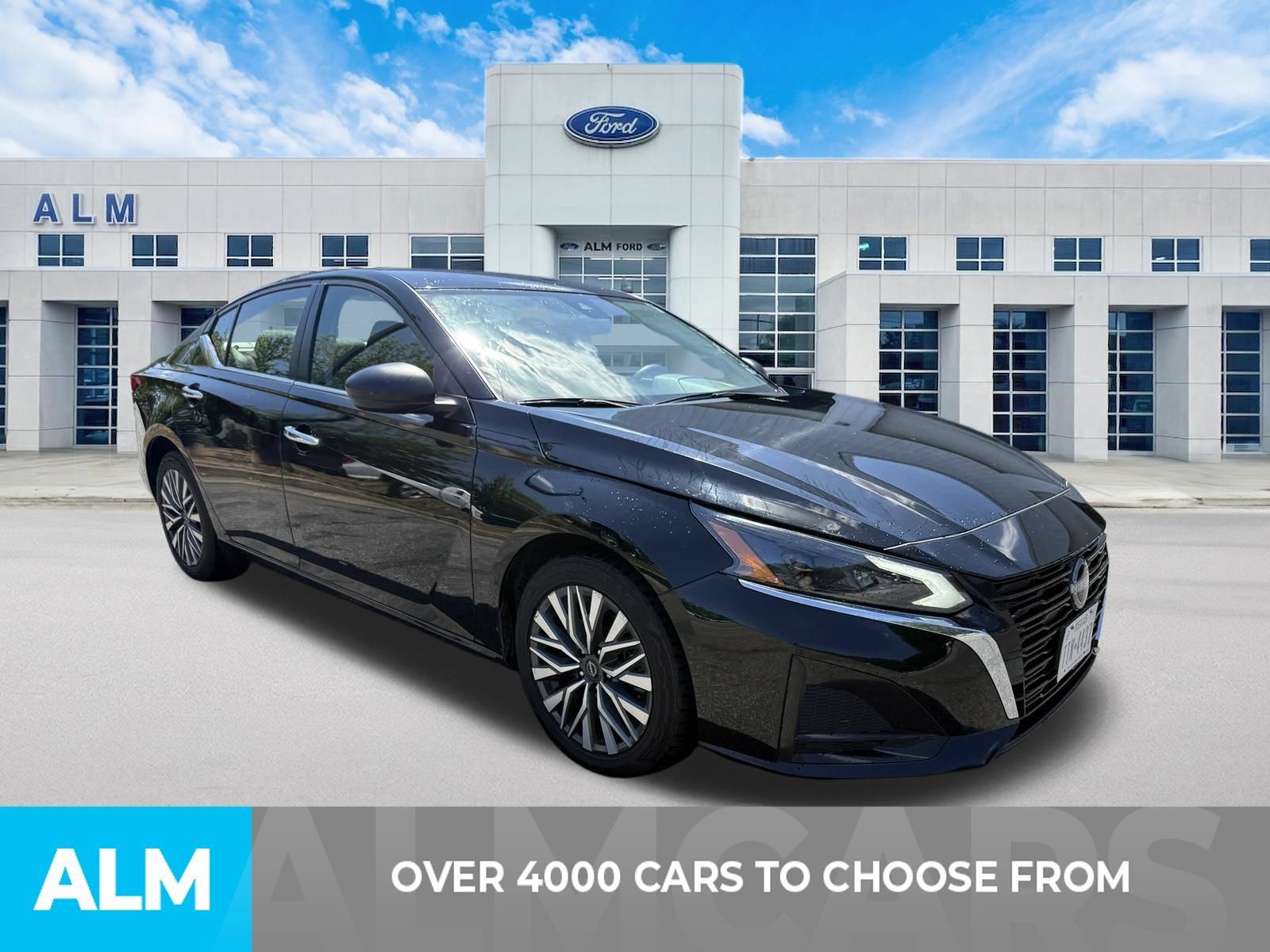 Used 2024 Nissan Altima 2.5 SV FWD image 2