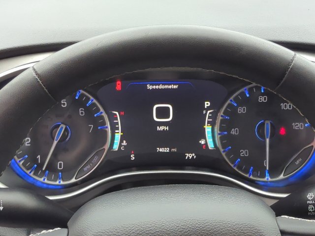 Used 2023 Chrysler Pacifica Touring-L FWD image 9