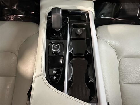 Used 2023 Volvo S90 B6 Plus w/ Protection Package Premier image 21