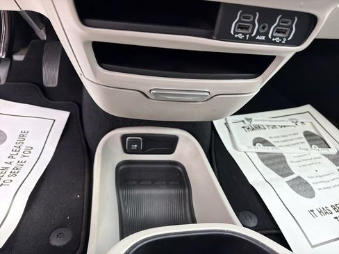 Used 2024 Chrysler Pacifica Limited FWD image 22