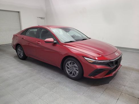 Used 2024 Hyundai Elantra SEL FWD image 11