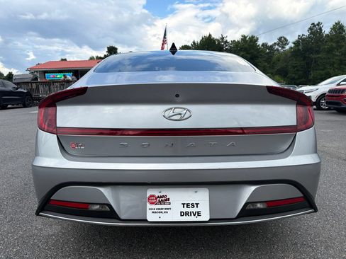 Used 2022 Hyundai Sonata SE w/ Winter Weather Package FWD image 5