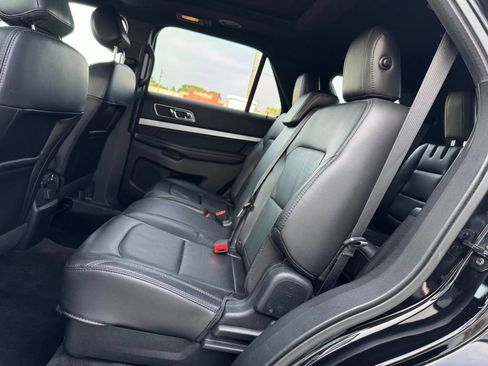 Used 2017 Ford Explorer XLT w/ Equipment Group 202A AWD/4WD image 8