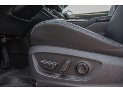 Used 2025 Toyota Crown Platinum AWD/4WD image 15
