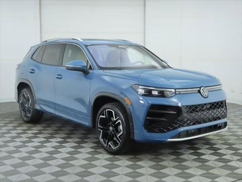 New 2026 Volkswagen Tiguan SEL R-Line image 3