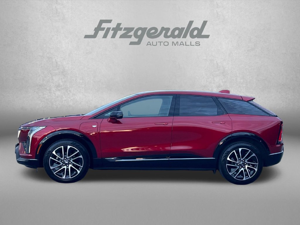 Used 2025 Cadillac Optiq Sport 2 w/ LPO, Floor Liner Package AWD/4WD image 5