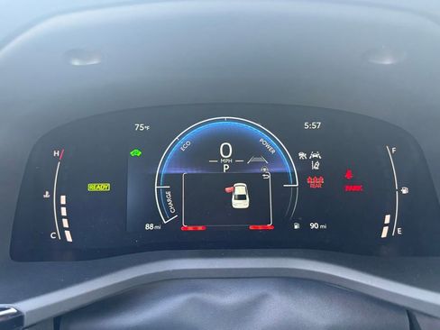 Used 2025 Toyota Camry SE image 17