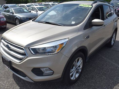 Used 2018 Ford Escape SE w/ SE Sync 3 Package image 4