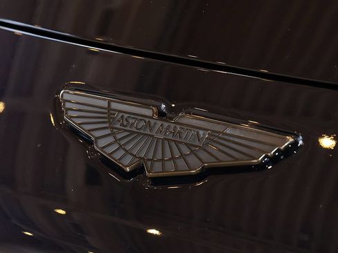 Used 2023 Aston Martin V12 Vantage RWD image 18