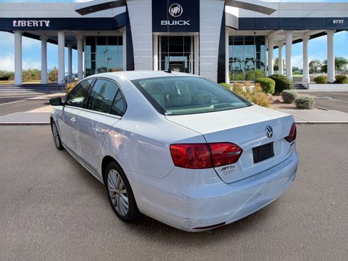 Used 2011 Volkswagen Jetta SEL FWD image 3