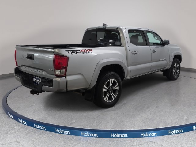 Used 2017 Toyota Tacoma TRD Sport w/ Tow Package (A/T) AWD/4WD image 6