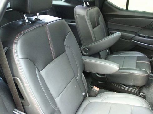 Used 2022 Chevrolet Traverse RS image 9