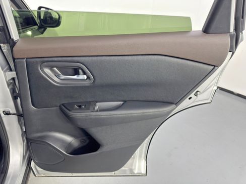 Used 2023 Nissan Rogue SV image 37