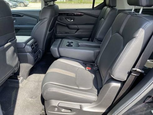 Used 2025 Honda Pilot EX-L image 10