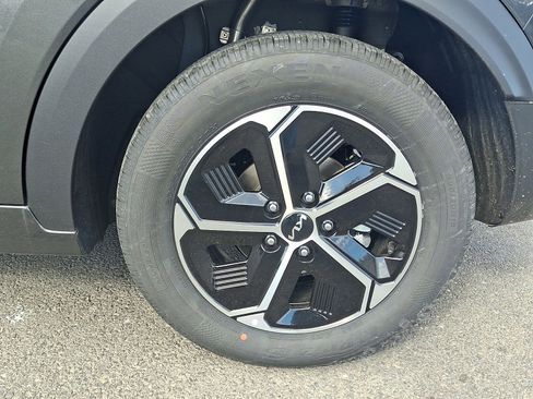 New 2026 Kia Niro LX image 5