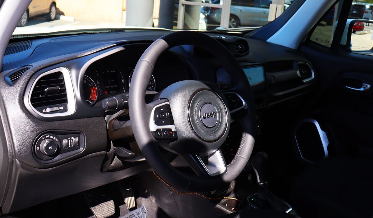 Used 2020 Jeep Renegade Latitude w/ Popular Equipment Group FWD image 38