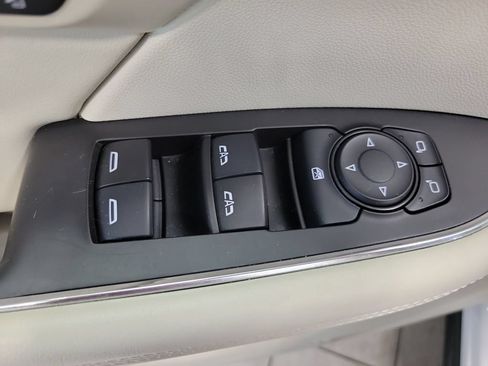 Used 2022 Buick Envision Essence w/ Safety Package FWD image 34