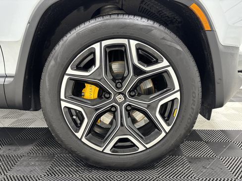 Used 2023 Rivian R1S Launch Edition image 11