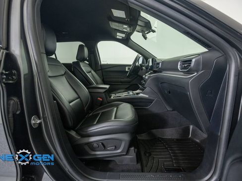 Used 2020 Ford Explorer XLT w/ Equipment Group 202A AWD/4WD image 44