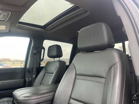 Used 2023 GMC Sierra 3500 Denali w/ Denali Black Diamond Edition image 21