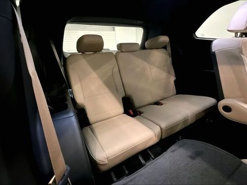 Used 2025 Buick Enclave Preferred w/ Power Package image 28