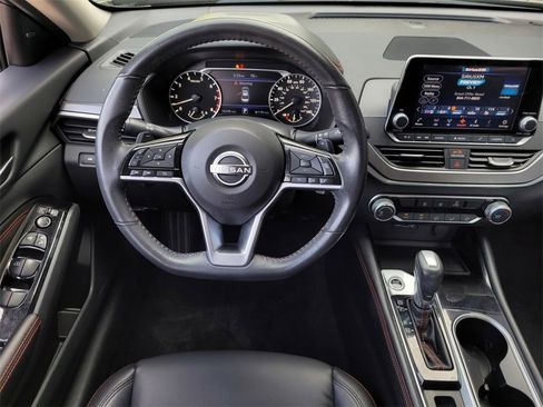 Used 2023 Nissan Altima 2.5 SR image 14