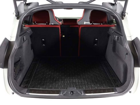 Used 2023 Jaguar F-PACE R-Dynamic S image 21