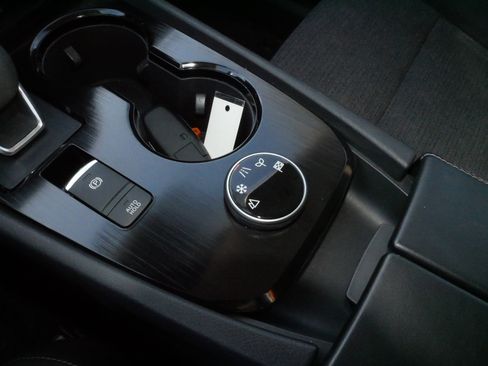 Used 2023 Nissan Rogue SV image 25