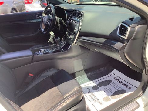 Used 2019 Nissan Maxima SR w/ Premium Package FWD image 15