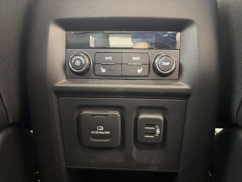 Used 2021 Chevrolet Traverse Premier FWD image 13