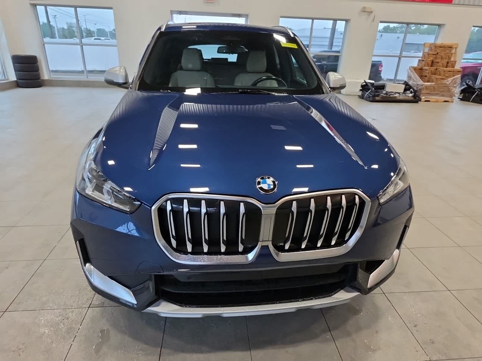 Used 2023 BMW X1 xDrive28i w/ Convenience Package AWD/4WD image 3