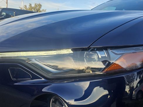 Used 2019 Maserati Levante GranLusso image 11