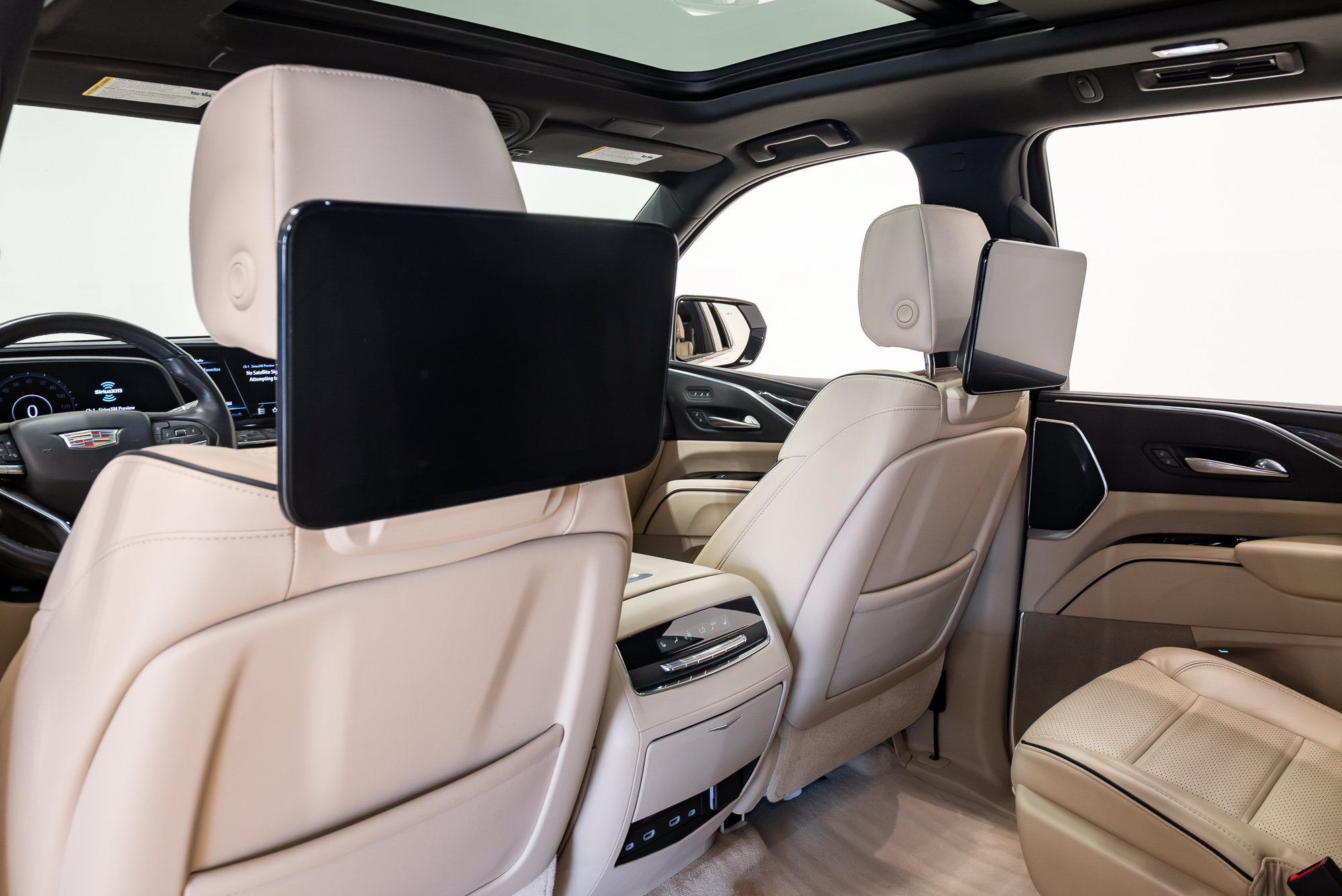 Used 2021 Cadillac Escalade Premium Luxury AWD/4WD image 25