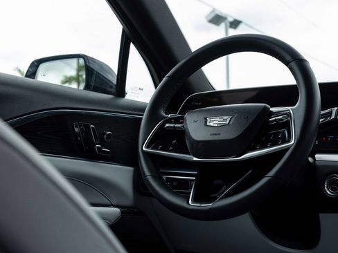Used 2024 Cadillac Lyriq Sport AWD/4WD image 32