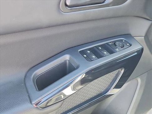 Used 2024 Nissan Pathfinder SV FWD image 11